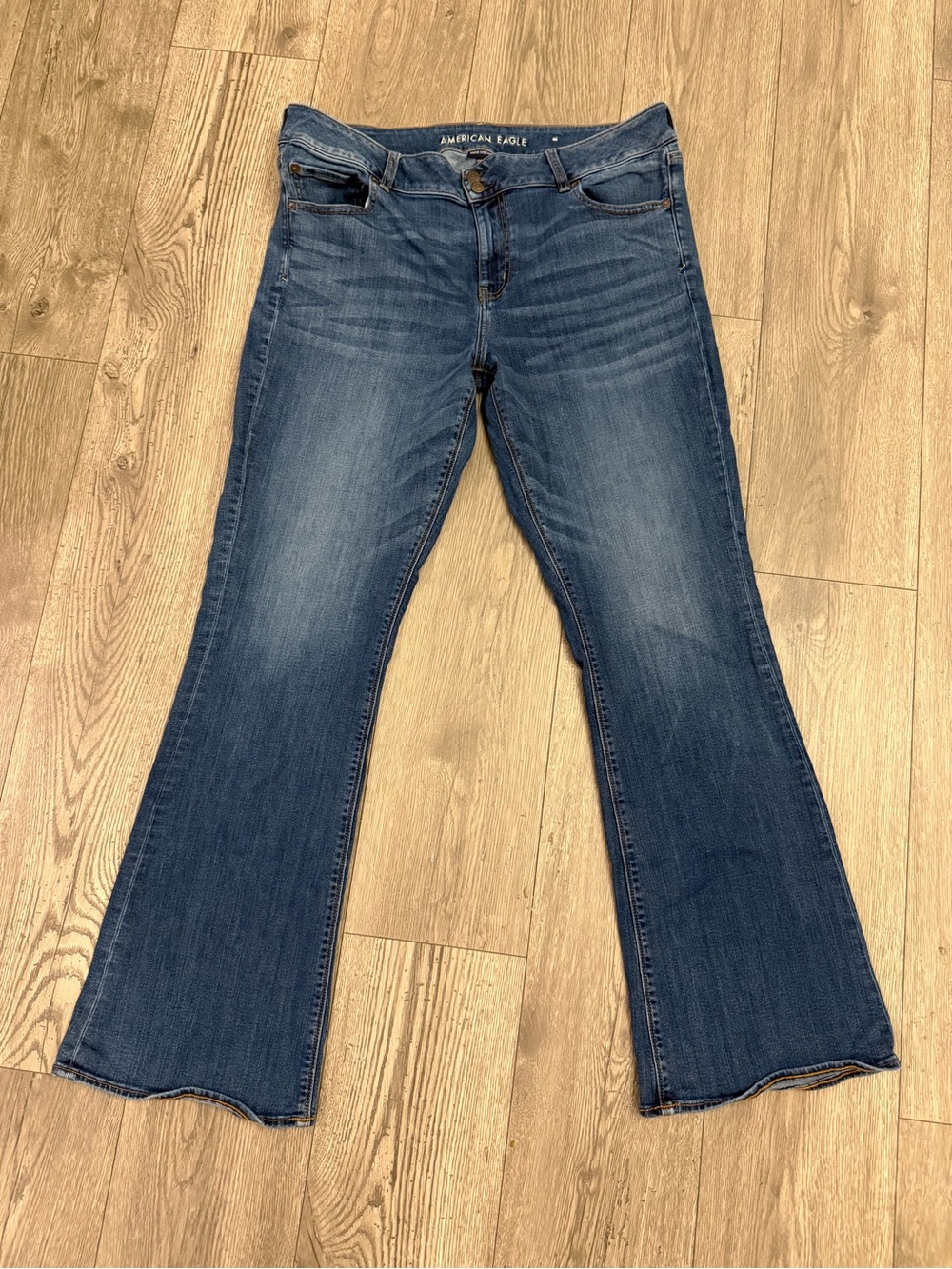 American Eagle Dark Wash Super Stretch Artist Flare Women’s 20 Long Denim Jeans.
